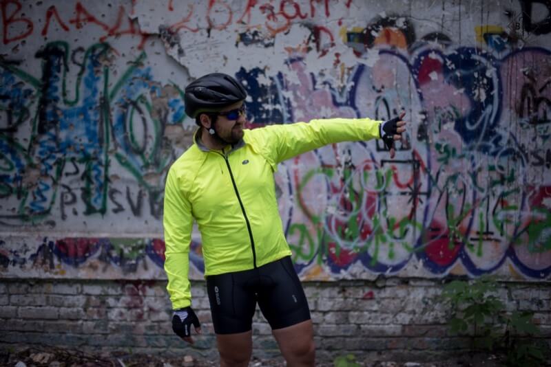 Обзор велоодежды Sugoi: джерси, велотрусы, куртки, перчатки